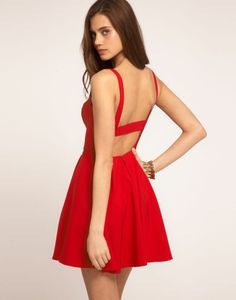 Robe rouge dos nue