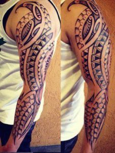Tatouage maori bras homme