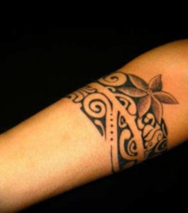 Tatouage maorie femme