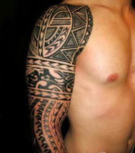 Tatouage de maorie bras