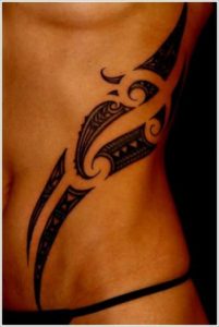 Tatouage de maorie cote