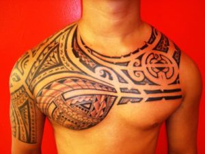 Tatouage de maorie torse