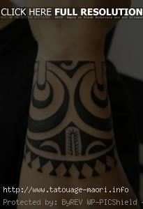 Tatouage de maorie poignet