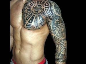 Tatouage maorie bras et pec