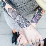 Tatouage de mandala femme sur avant bras